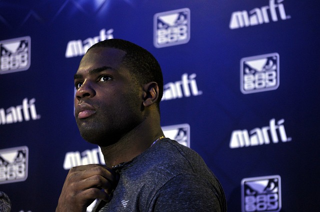 过去6场32+8+8！哈登三节空砍31+5+8，快船28分惨败，近10场仅1胜